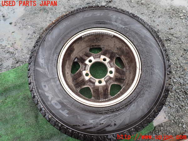 1UPJ-9241849032]ランクル70系(GRJ76K)タイヤ　ホイール　1本② 265/70R16 中古_4