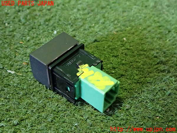 2UPJ-9241886311]アウトランダーPHEV(GN0W)スイッチ6 (充電コネクターロック解除) 中古_2
