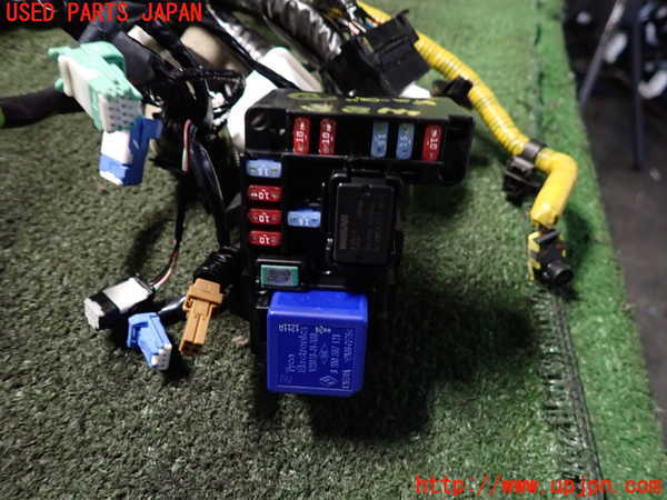2UPJ-9241886743]アウトランダーPHEV(GN0W)ヒューズボックス3 中古_2