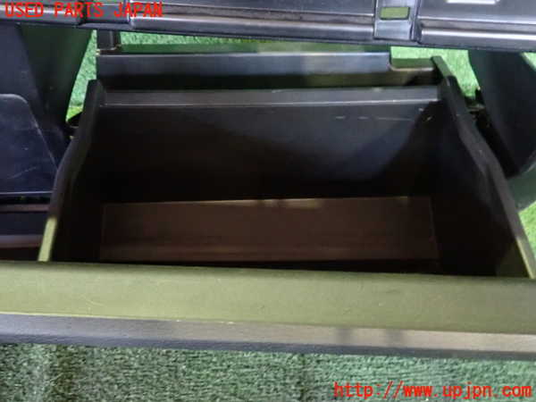 2UPJ-9241887516]アウトランダーPHEV(GN0W)グローブボックス1 中古_2