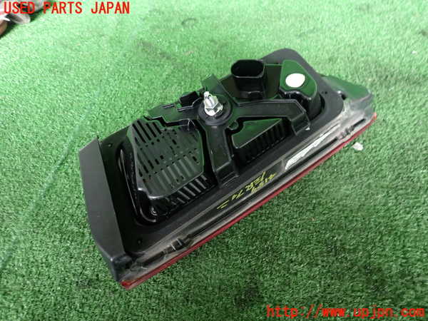 2UPJ-9241891552]アウディ・A6 オールロードクワトロ(4GCREB)左リアフィニッシャー 中古_3