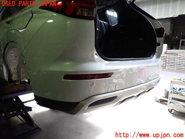 2UPJ-9241901610]アウトランダーPHEV(GN0W)リアバンパー 中古_2