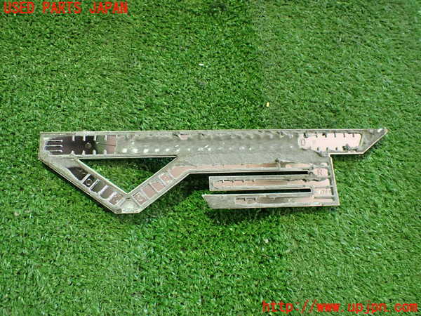 2UPJ-9241901631]アウトランダーPHEV(GN0W)エンブレム1 中古_2