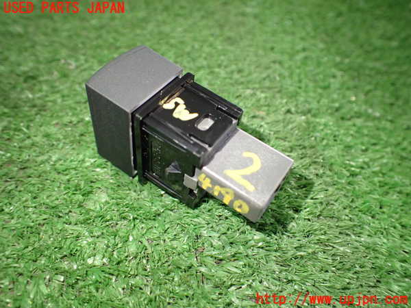2UPJ-9241906307]アウトランダーPHEV(GN0W)スイッチ2 中古 (トランクオープナー)_2