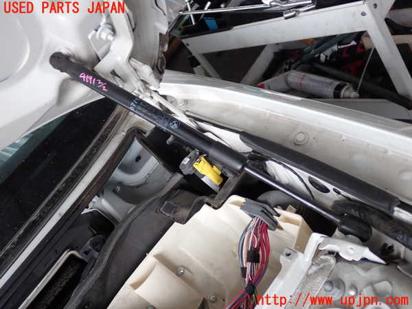 2UPJ-9241911068]BMW 135i クーペ E82(UC30)ボンネットダンパー 中古_2