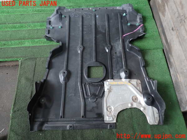 2UPJ-9241912170]BMW 135i クーペ E82(UC30)エンジンアンダーカバー 中古_3