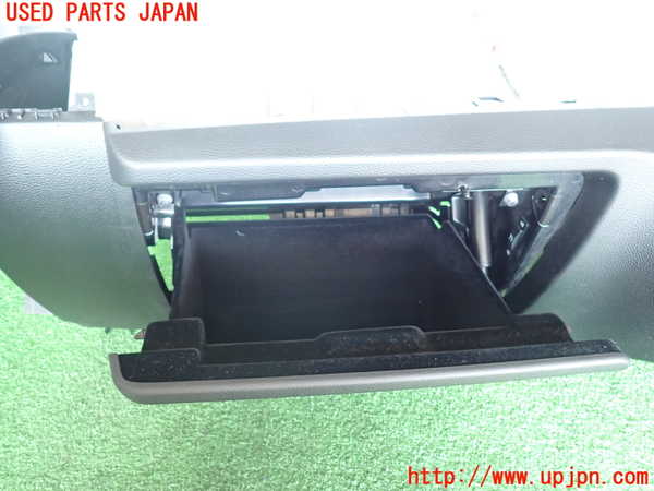 2UPJ-9241917516]BMW 135i クーペ E82(UC30)グローブボックス1 中古_3