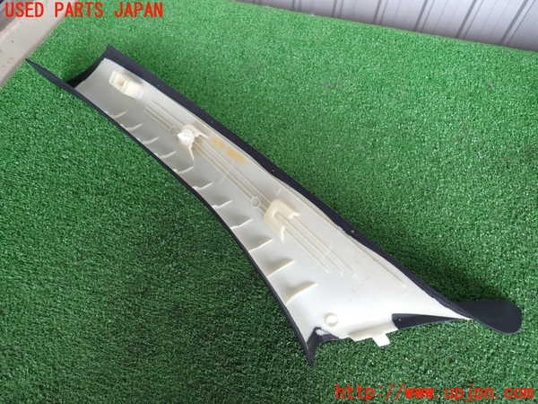 2UPJ-9241917655]BMW 135i クーペ E82(UC30)右フロントピラートリム 中古_2
