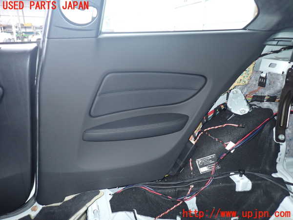 2UPJ-9241917675]BMW 135i クーペ E82(UC30)右リアピラートリム 中古_4