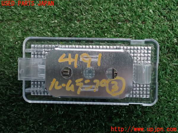 2UPJ-9241916413]BMW 135i クーペ E82(UC30)ルームランプ3(ラゲッジ) 中古_2