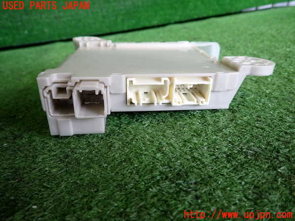 2UPJ-9241926743]レクサス・GS350(GRL10)ヒューズボックス3(室内助手席側) 中古_4