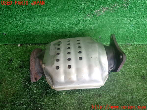 2UPJ-9241932661]セルシオ(UCF21)触媒1 中古　（右側）_2