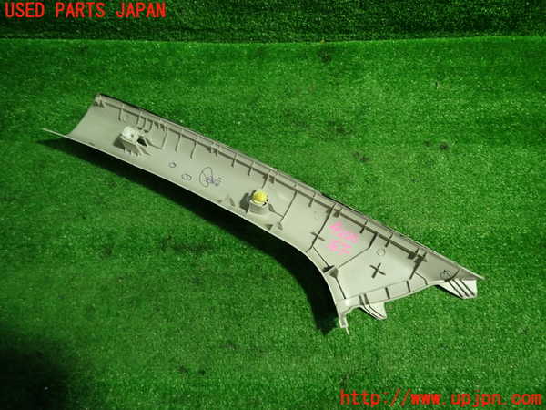 1UPJ-9242007655]WR-V(DG5)右フロントピラートリム 中古_3