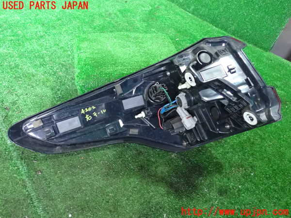 1UPJ-9242021530]クロストレック(GUE)右テールランプ 中古_2