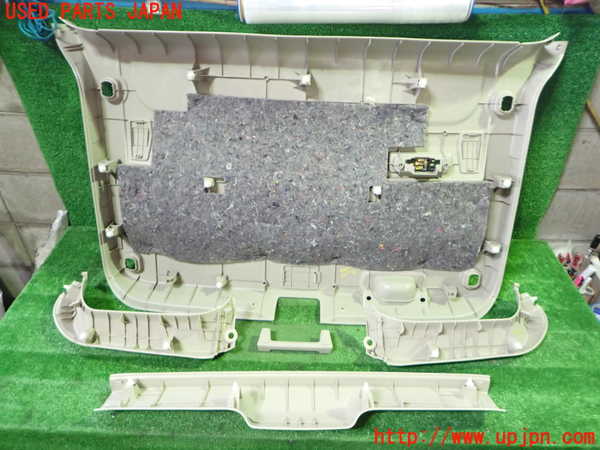 1UPJ-9242041578]デリカD：5(CV1W)バックドア内張り 中古_2