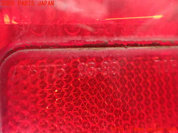2UPJ-9242061530]ハイラックスサーフ(RZN180W)右テールランプ 中古_2