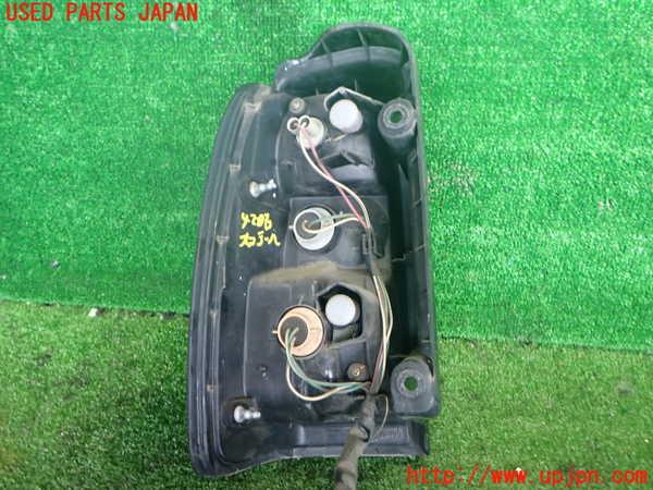 2UPJ-9242061530]ハイラックスサーフ(RZN180W)右テールランプ 中古_3