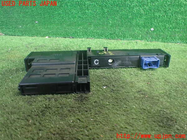 2UPJ-9242066306]ハイラックスサーフ(RZN180W)スイッチ1 中古 (デフォガー　ECT)_2
