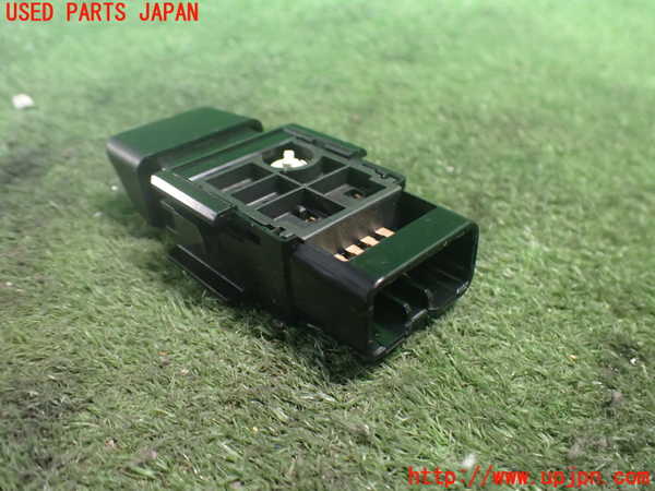 2UPJ-9242066290]ハイラックスサーフ(RZN180W)ハザードスイッチ 中古_2