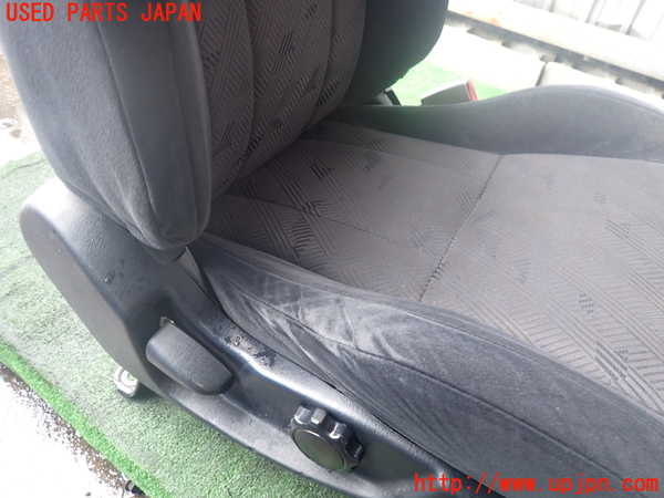 2UPJ-9242067035]ハイラックスサーフ(RZN180W)運転席シート 中古_4