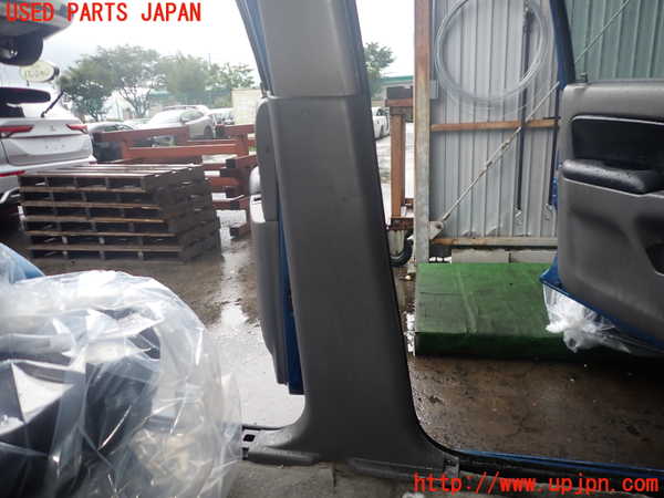 2UPJ-9242067670]ハイラックスサーフ(RZN180W)左センターピラートリム 中古_2