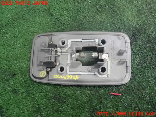2UPJ-9242066413]ハイラックスサーフ(RZN180W)ルームランプ3 中古 (ラゲッジ 真中)_2