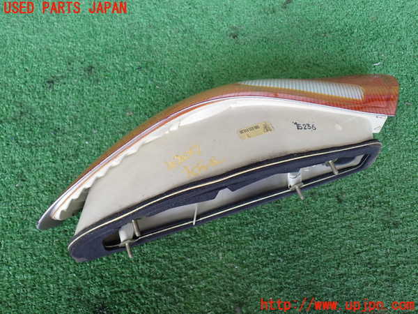 2UPJ-9242071530]ポルシェ・ボクスター(986K-)右テールランプ 中古_3