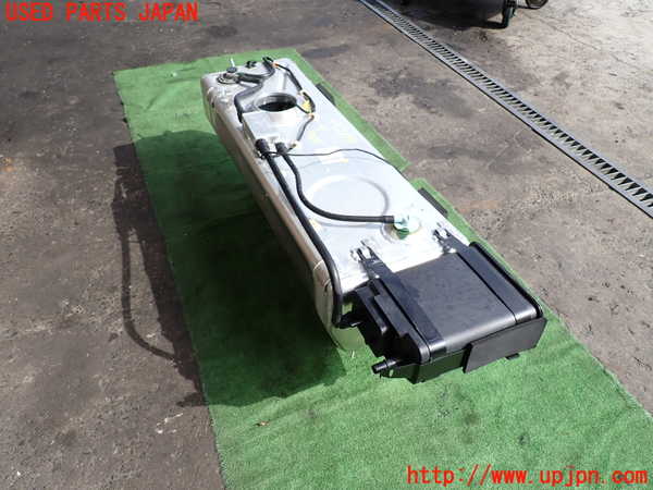 2UPJ-9242092500]マセラティ・クアトロポルテ(MQPS)燃料タンク 中古_2
