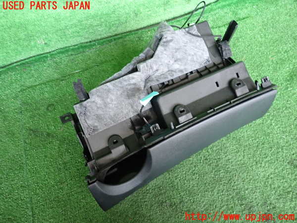 2UPJ-9242137516]ベンツ C200 4MATIC ステーションワゴン S205(205278C)グローブボックス1 中古_2