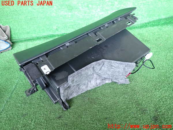 2UPJ-9242137516]ベンツ C200 4MATIC ステーションワゴン S205(205278C)グローブボックス1 中古_4