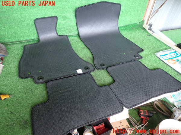 2UPJ-9242137800]ベンツ C200 4MATIC ステーションワゴン S205(205278C)フロアマット 中古_2