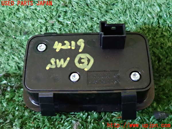 2UPJ-9242196308]ベンツ EQA250(243701C)H243系 スイッチ3 中古_2