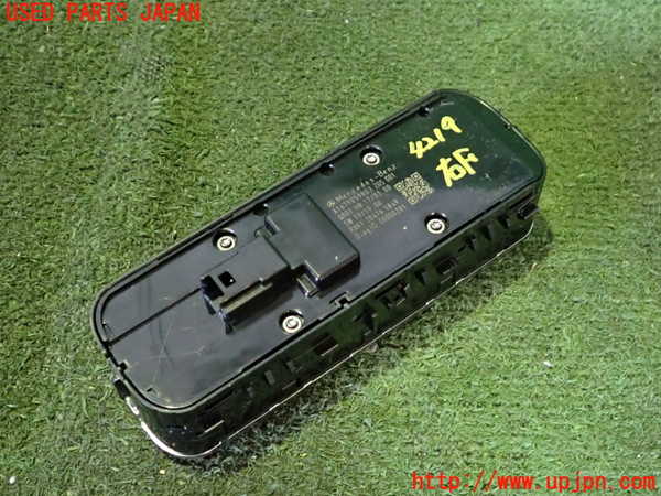 2UPJ-9242196240]ベンツ EQA250(243701C)H243系 右前パワーウィンドウスイッチ 中古_2