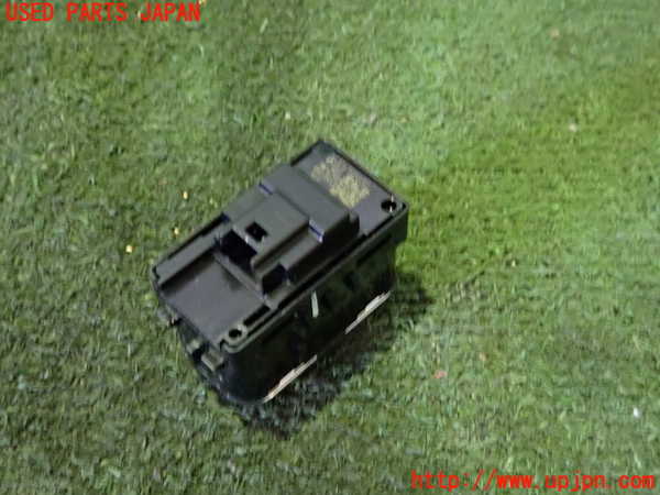 2UPJ-9242196245]ベンツ EQA250(243701C)H243系 左前パワーウィンドウスイッチ 中古_2