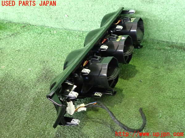 2UPJ-9242197527]ベンツ EQA250(243701C)H243系 エアコン吹き出し口2 中古　（真中）_2