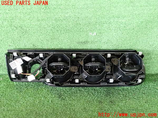 2UPJ-9242197527]ベンツ EQA250(243701C)H243系 エアコン吹き出し口2 中古　（真中）_3