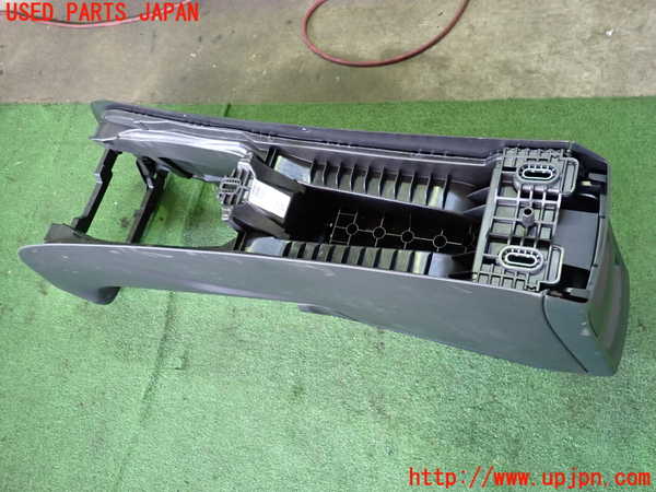 2UPJ-9242197540]ベンツ EQA250(243701C)H243系 センターコンソール 中古_4