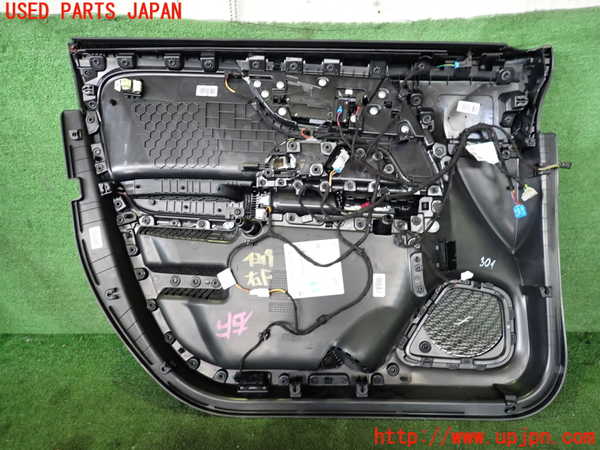 2UPJ-9242191234]ベンツ EQA250(243701C)H243系 右前ドア内張り 中古_4