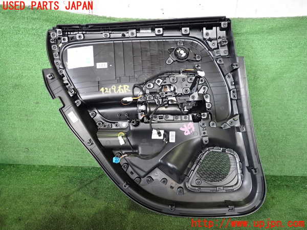 2UPJ-9242191294]ベンツ EQA250(243701C)H243系 右後ドア内張り 中古_3