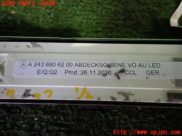 2UPJ-9242197740]ベンツ EQA250(243701C)H243系 スカッフプレート 中古_4