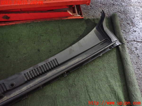 2UPJ-9242211190]ボルボ・EX30(2E400R)カウルトップ 中古_3