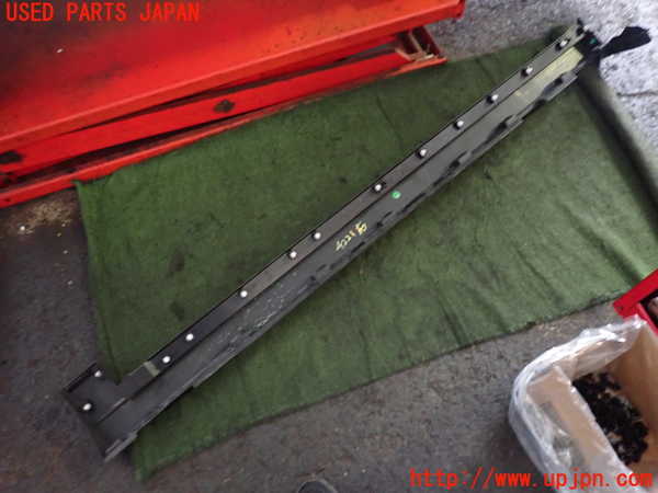2UPJ-9242211390]ボルボ・EX30(2E400R)右サイドステップ 中古_5