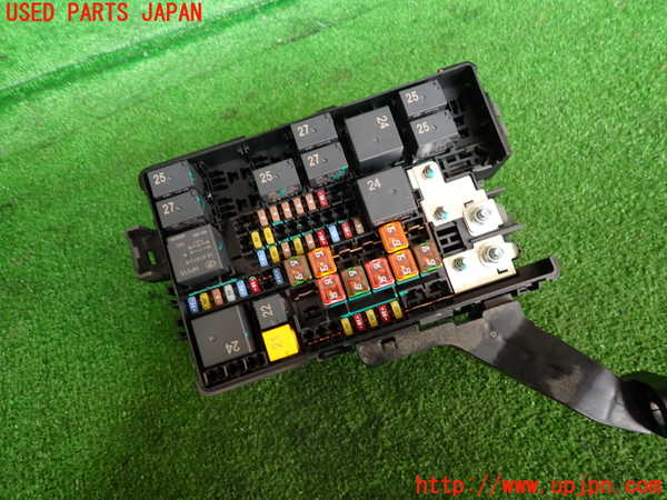 2UPJ-9242216742]ボルボ・EX30(2E400R)ヒューズボックス2 中古　(エンジンルーム 助手席側)_2