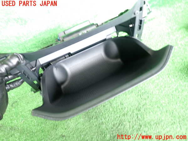 2UPJ-9242217516]ボルボ・EX30(2E400R)グローブボックス1 中古_3