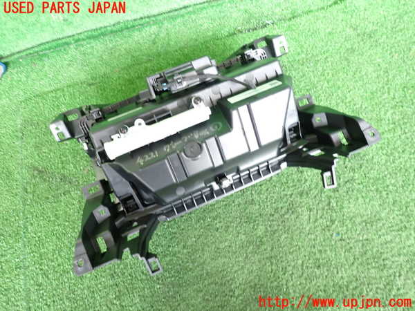 2UPJ-9242217516]ボルボ・EX30(2E400R)グローブボックス1 中古_4
