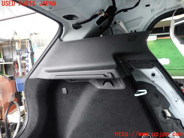 2UPJ-9242217680]ボルボ・EX30(2E400R)左リアピラートリム 中古_2