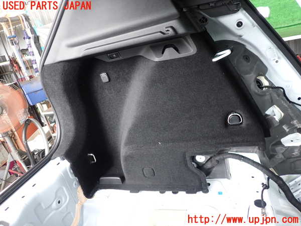 2UPJ-9242217680]ボルボ・EX30(2E400R)左リアピラートリム 中古_3