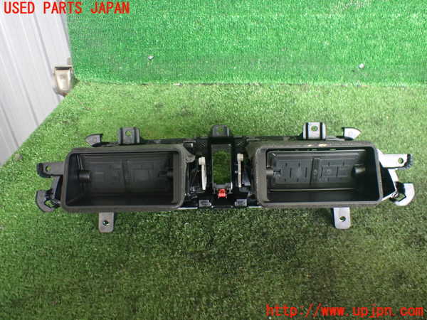 2UPJ-9242247526]CX-8(KG2P)エアコン吹き出し口1(真中) 中古_2