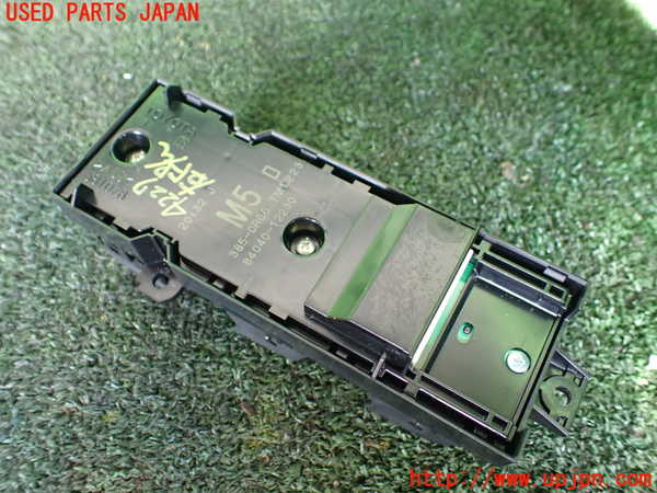 1UPJ-9242276240]ハリアー ハイブリッド(AXUH80)右前パワーウィンドウスイッチ 中古_2