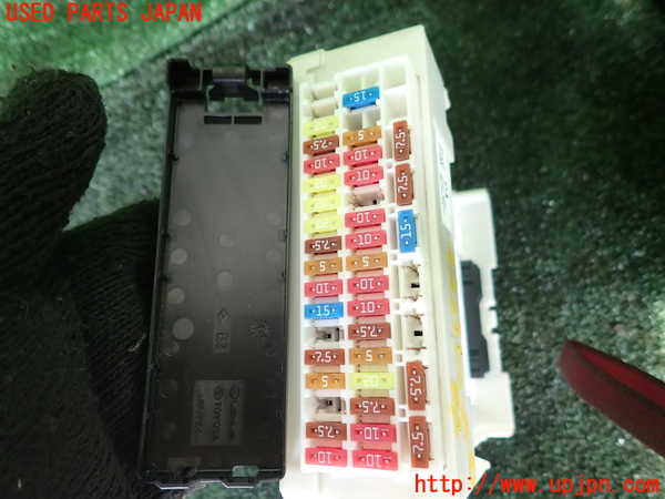 1UPJ-9242276741]ハリアー ハイブリッド(AXUH80)ヒューズボックス1 中古_3